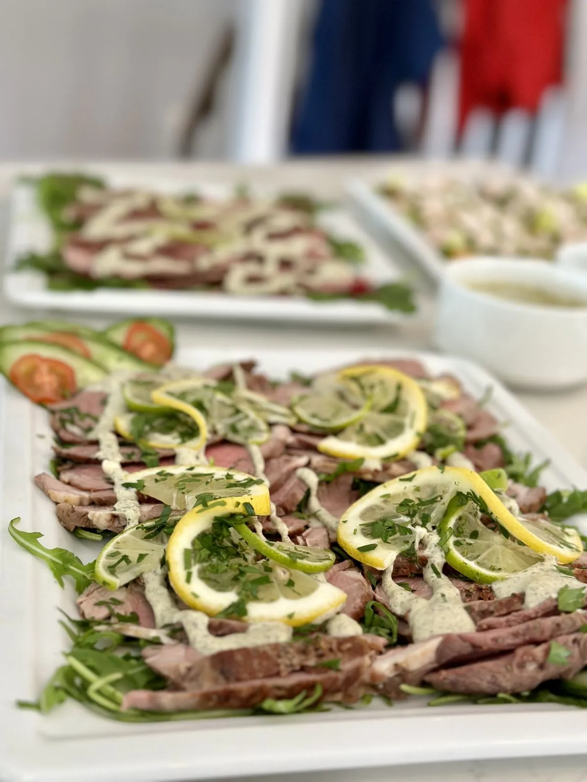 Uppskuren rostbiff med citron, catering från Brasserie Maison